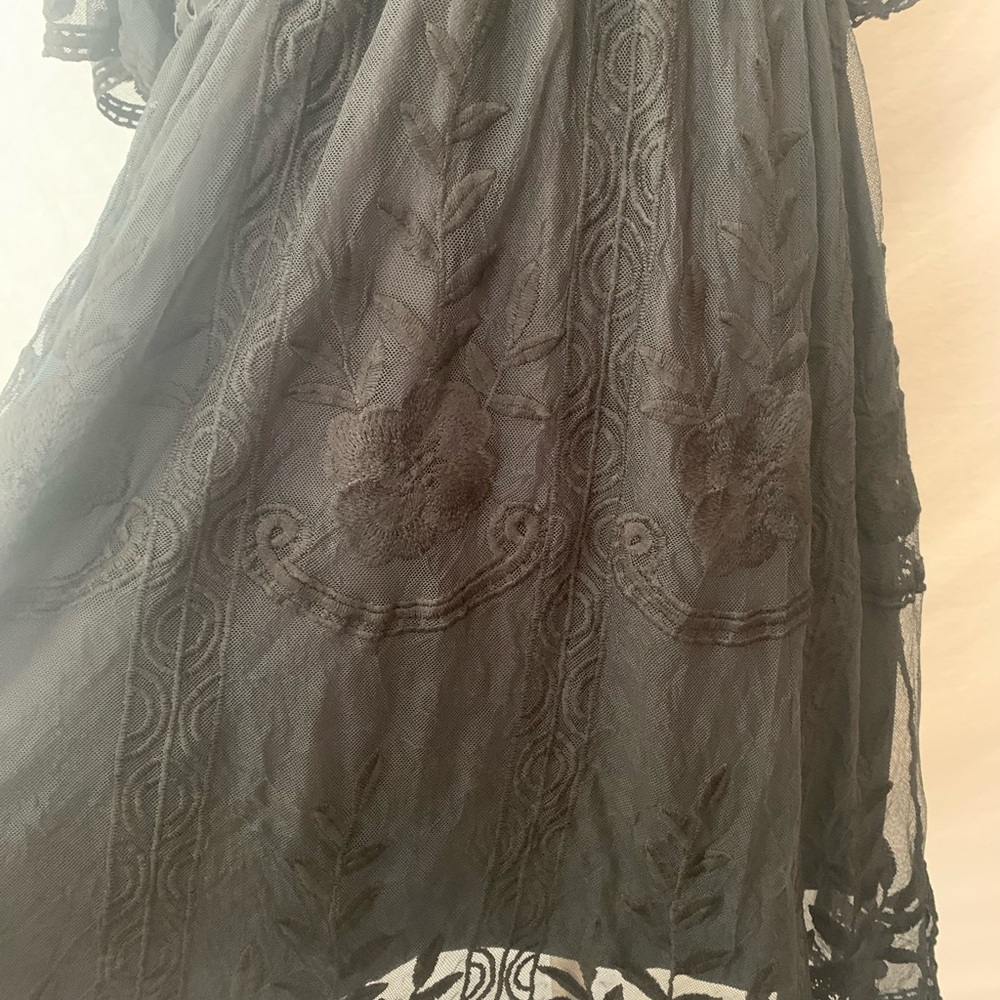 Beautiful Lace Detail Dress - Picture 6 of 9